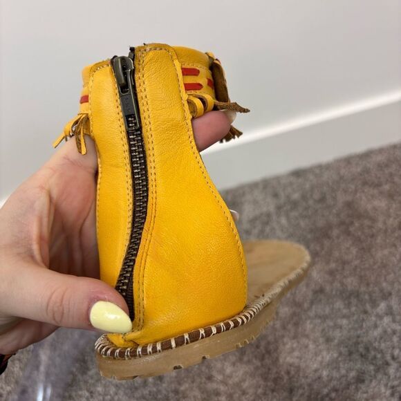 MANITOBAH MUKLUKS Wasaga Ankle
Sandals yellow 11 NEW without tags Size 11 - Picture 7 of 12